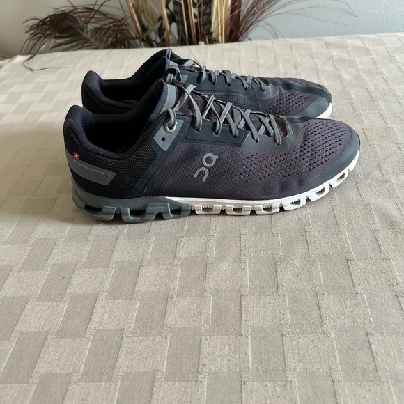 On Running Cloudflow Running Lace Up Sneakers in Black/Asphalt - Picture 6 of 15